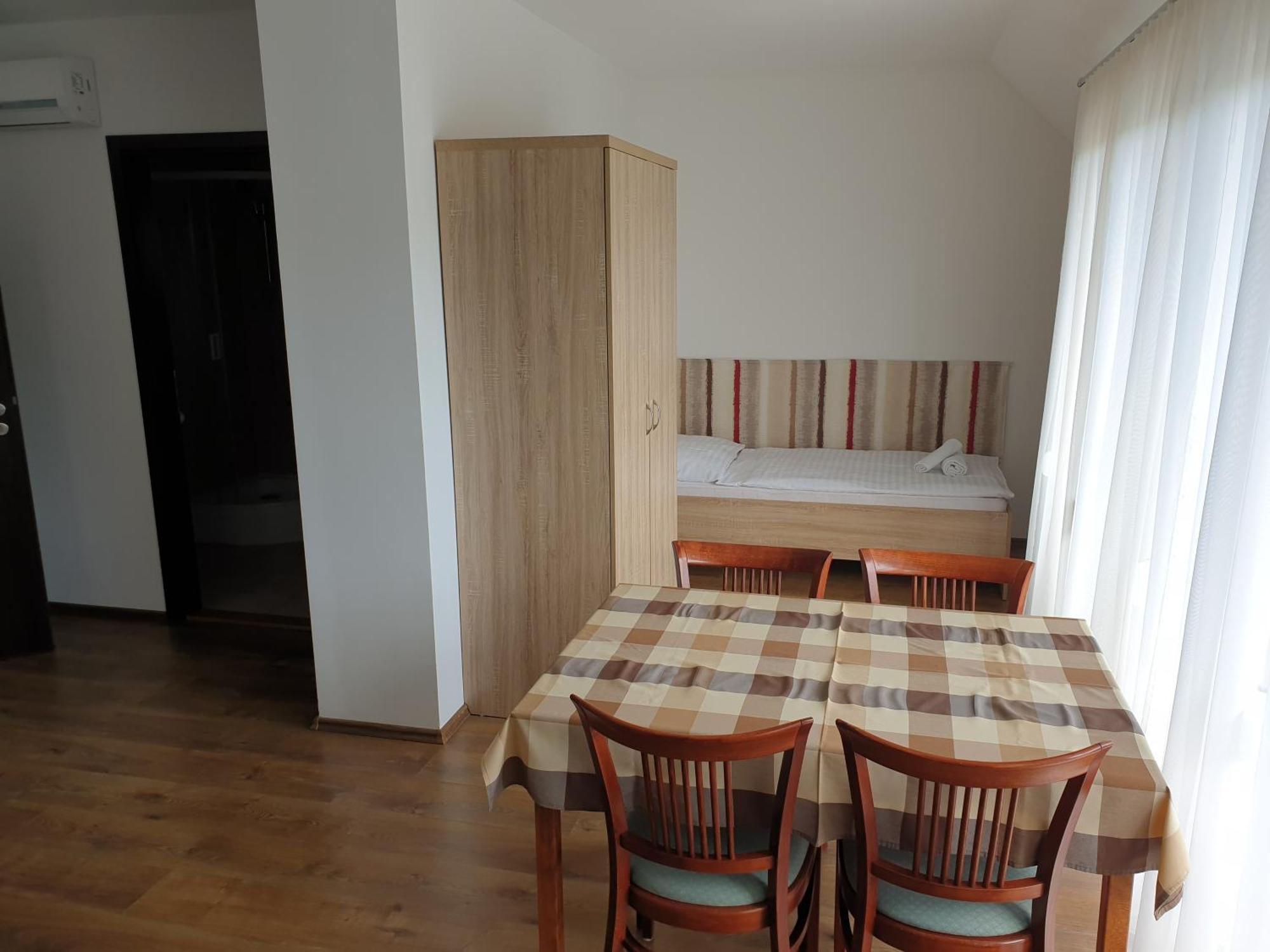 Adam Apartmanhaz シオーフォク 部屋 写真